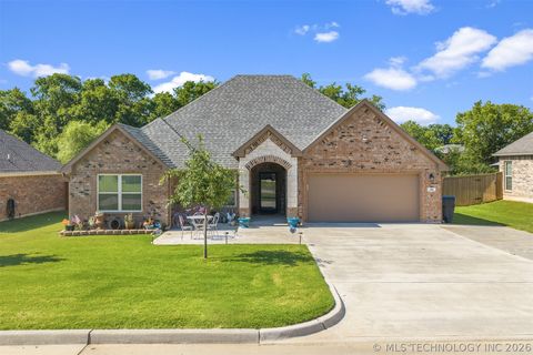 Photo of 308 Hidden PATH, Ardmore, OK 73401 (MLS # 2624541)