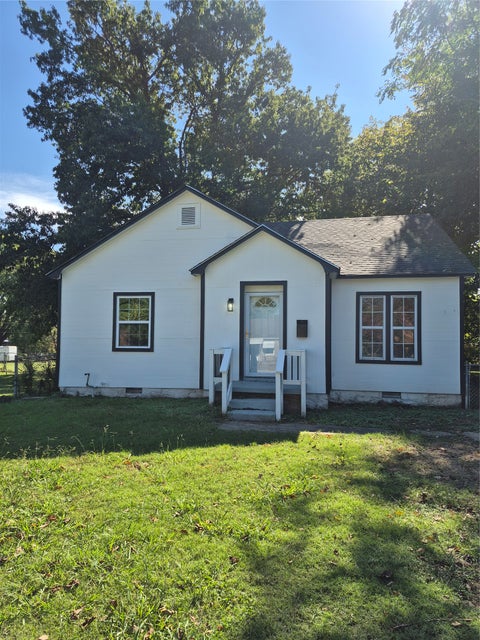 Photo of 1740 W 37th Place N, Tulsa, OK 74107 (MLS # 2638434)