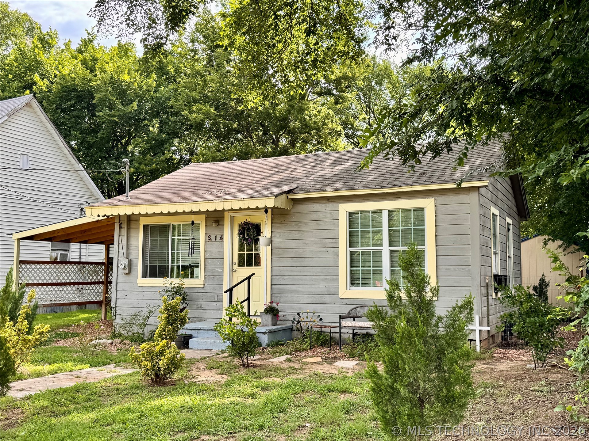 Photo 1 of 37 — 214 E. Street SE, Ardmore, OK 73401