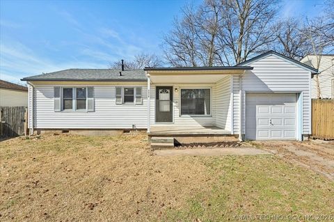 Photo of 5510 S Boston Place, Tulsa, OK 74105 (MLS # 2605108)