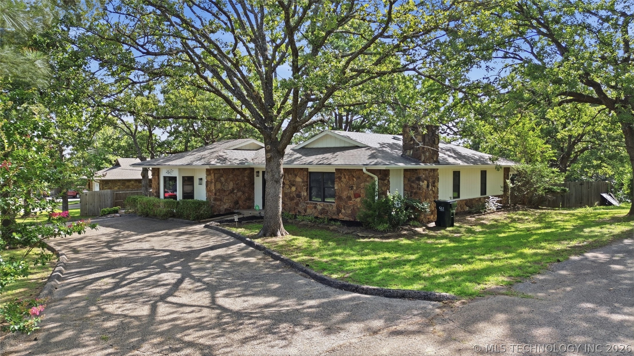 Photo 1 of 36 — 142 N Salt Creek Drive, Mannford, OK 74044