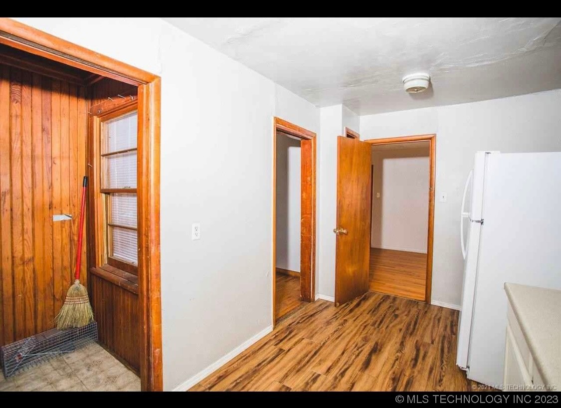 Photo 4 of 9 of 512 Maxwell NW house