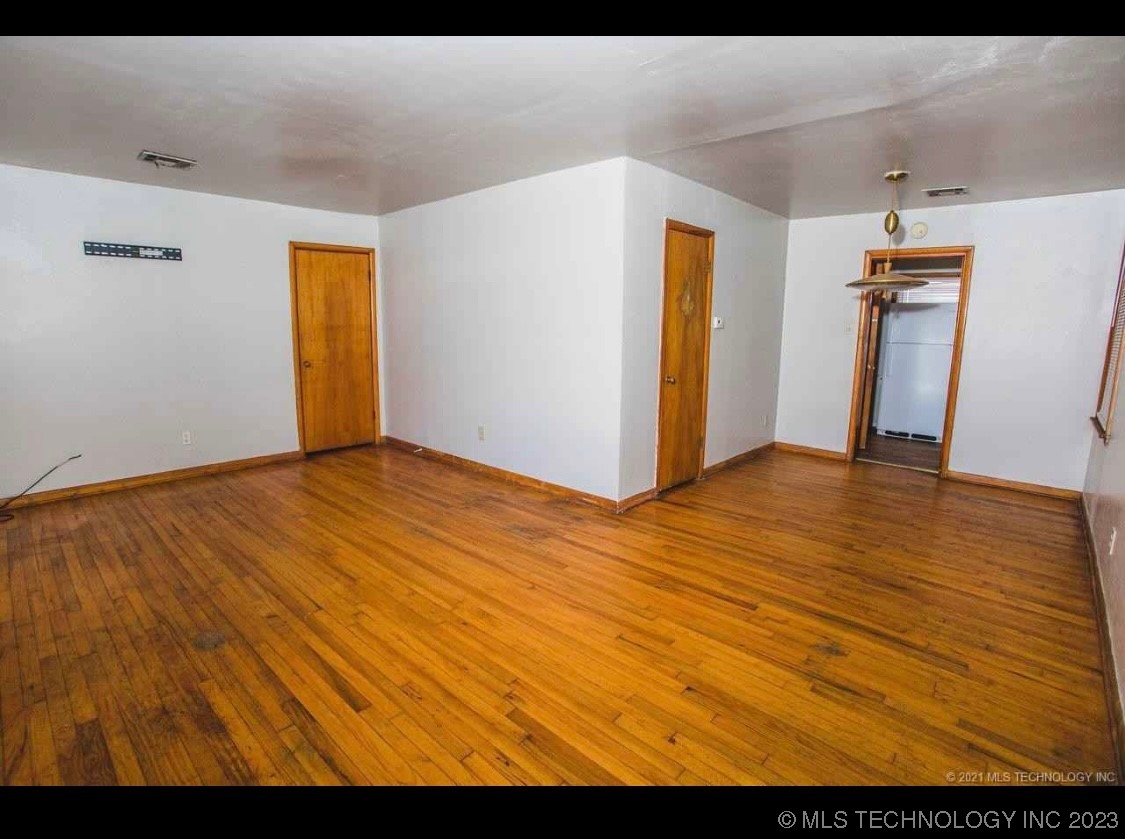 Photo 3 of 9 of 512 Maxwell NW house