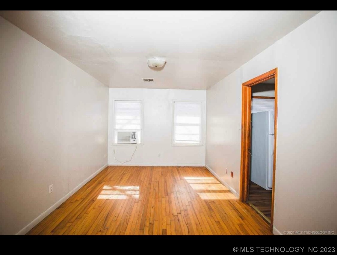 Photo 8 of 9 of 512 Maxwell NW house