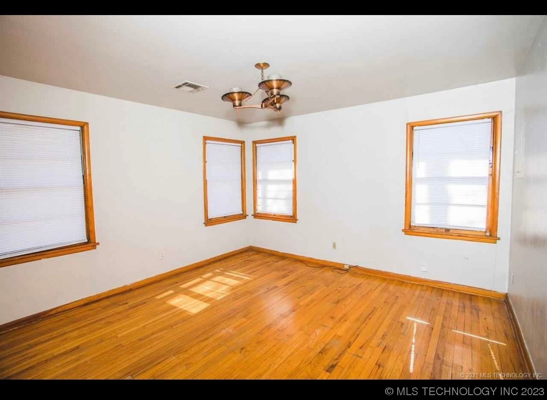 Photo 2 of 9 of 512 Maxwell NW house