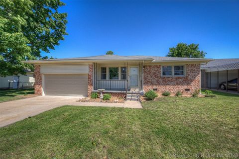 Photo of 10107 E 22nd Place, Tulsa, OK 74129 (MLS # 2614922)