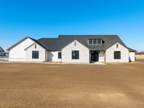 Photo of 2233 W Drake Road, Sallisaw, OK 74955 (MLS # 2604566)