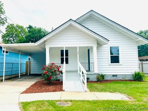 Photo of 558 11th AVE NW, Ardmore, OK 73401 (MLS # 2616673)