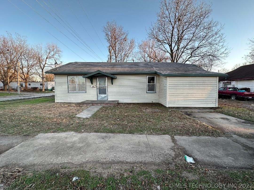 Photo 1 of 7 of 300 S Oak house