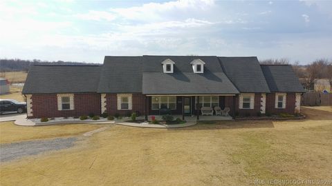 Photo of 2071 E 53rd, Muskogee, OK 74403 (MLS # 2606956)