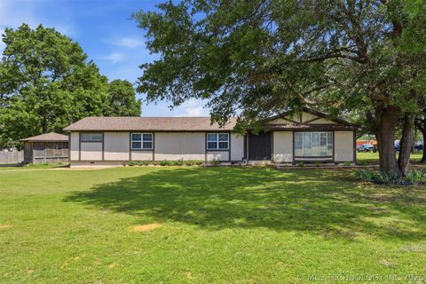 Photo of 2116 Mason Street, Durant, OK 74701 (MLS # 2616630)