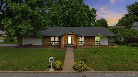 Photo of 8401 S Fawnwood Court, Broken Arrow, OK 74011 (MLS # 2616696)