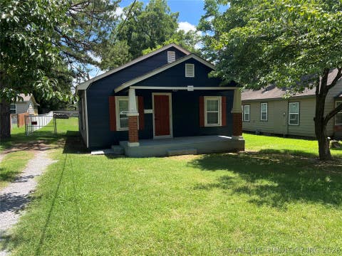Photo of 533 S Cherokee Avenue, Tahlequah, OK 74464 (MLS # 2619192)
