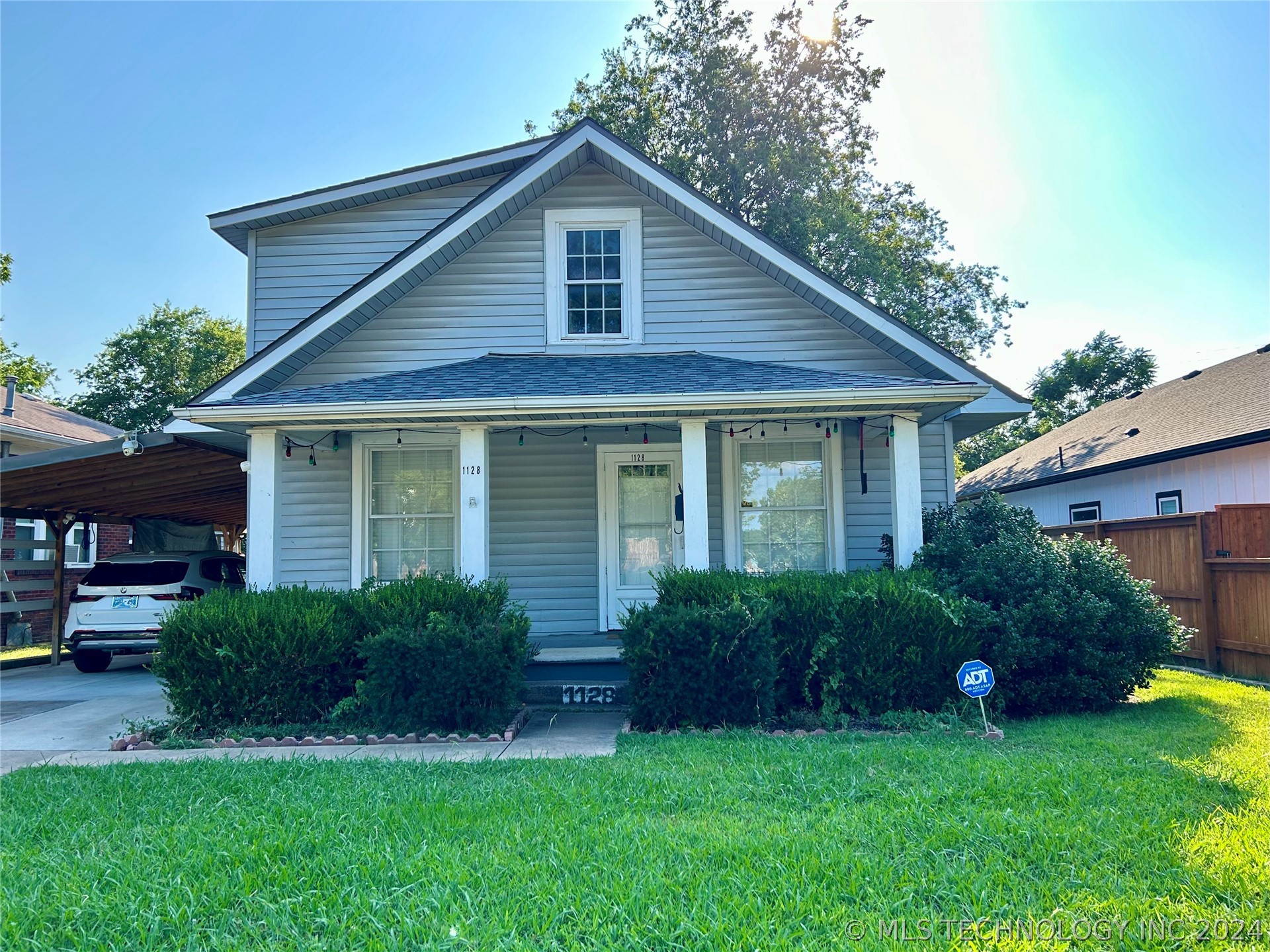 Photo 3 of 33 of 1128 S Atlanta Avenue house