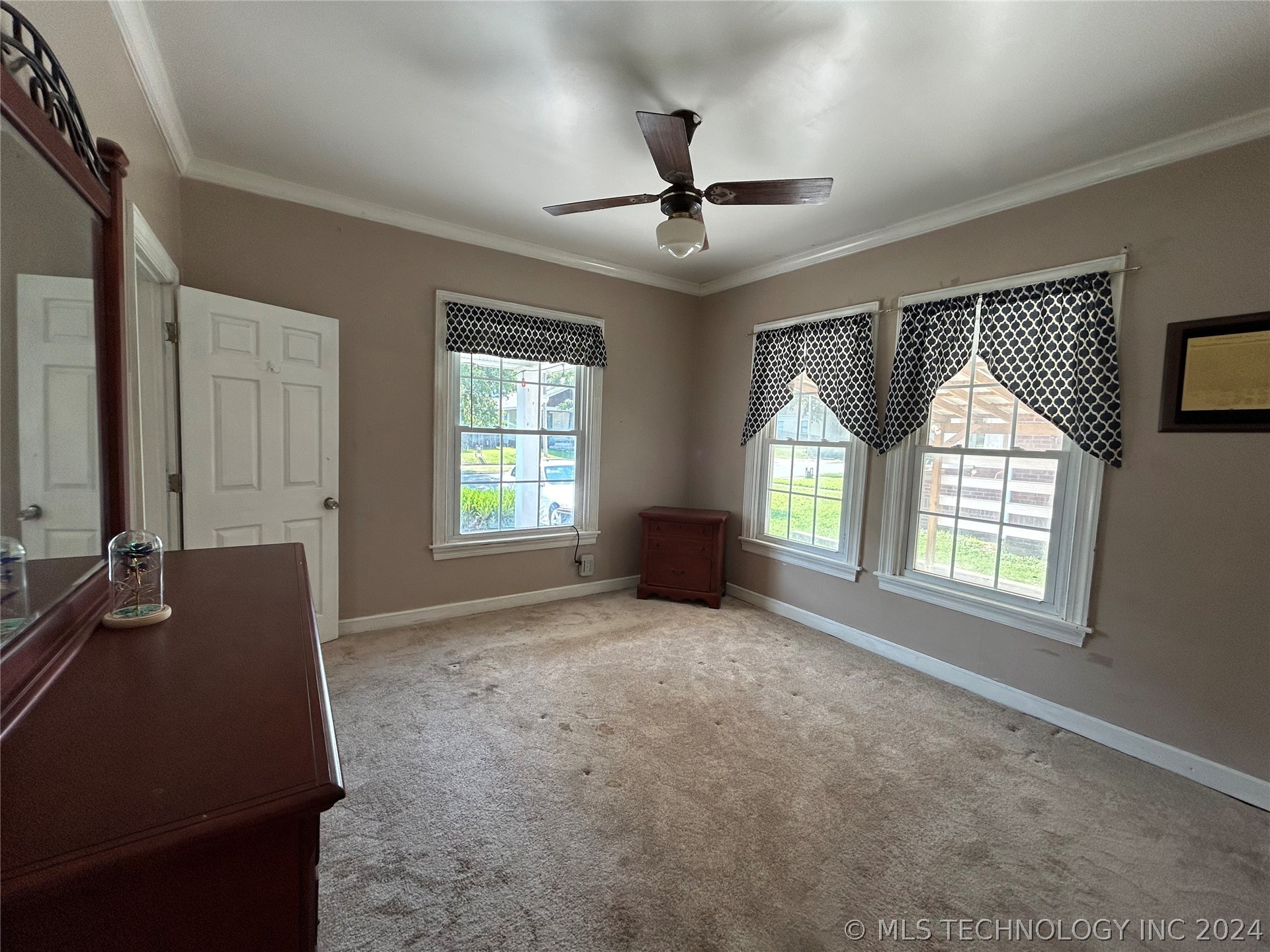Photo 11 of 33 of 1128 S Atlanta Avenue house