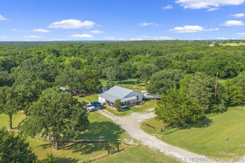 Photo of 27632 US Hwy 70A, Wilson, OK 73463 (MLS # 2621148)