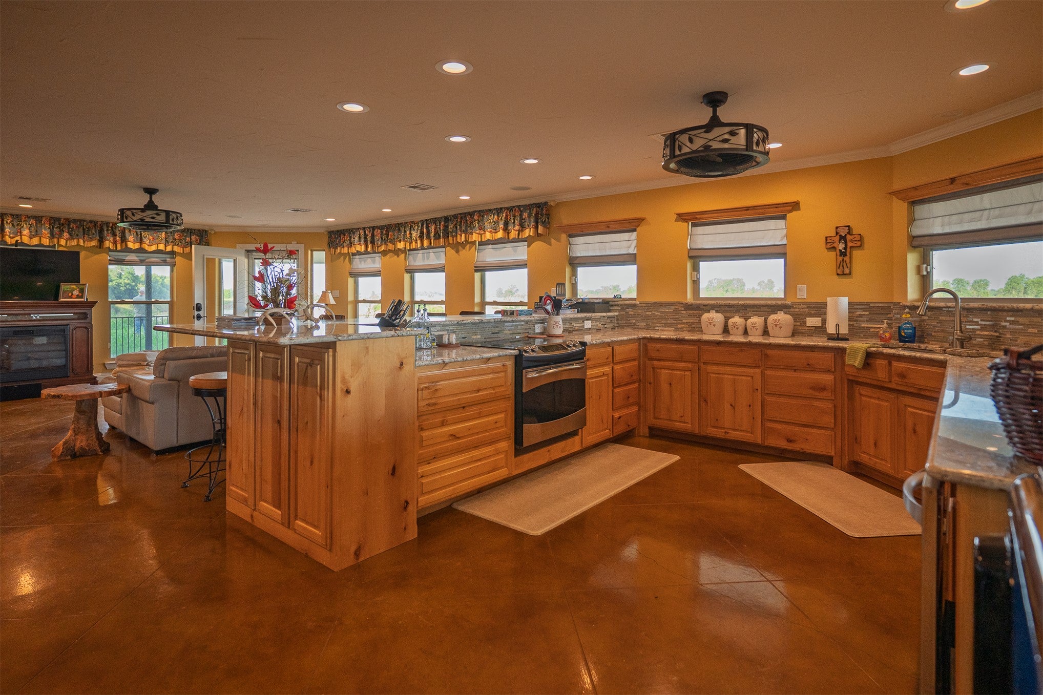 A rare opportunity to own one of Southeastern Oklahomas premier workin – image 71