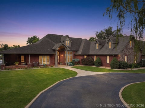 Photo of 2372 Fox Street, Tahlequah, OK 74464 (MLS # 2602850)