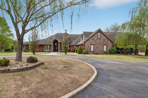Photo of 2372 Fox Street, Tahlequah, OK 74464 (MLS # 2602850)