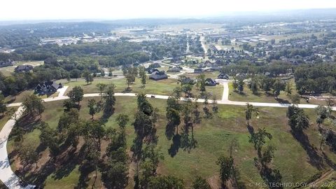Photo of 828 Ridgeview Drive, Tahlequah, OK 74464 (MLS # 2604727)