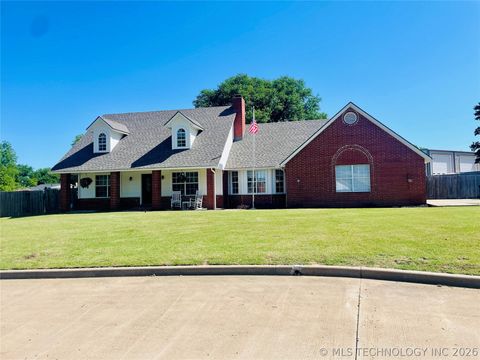 Photo of 320 Heritage CT, Fort Gibson, OK 74434 (MLS # 2617331)