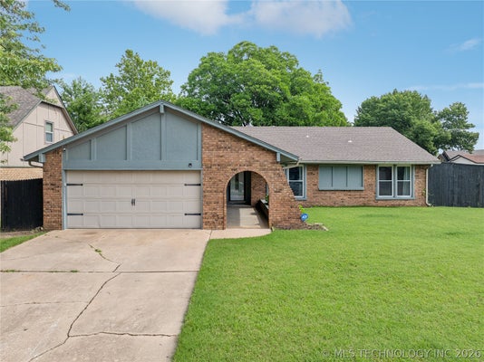 2208 W LOUISVILLE ST, BROKEN ARROW, OK 74012 - Image bfcb5f43d62a7db2a2ac3f12bbf87372/1190419374