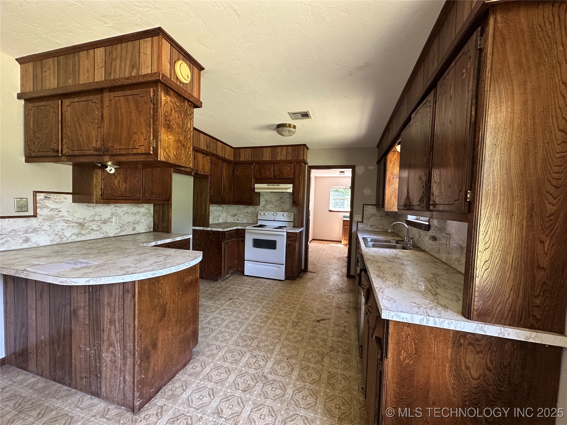 9871 E Windy Lane