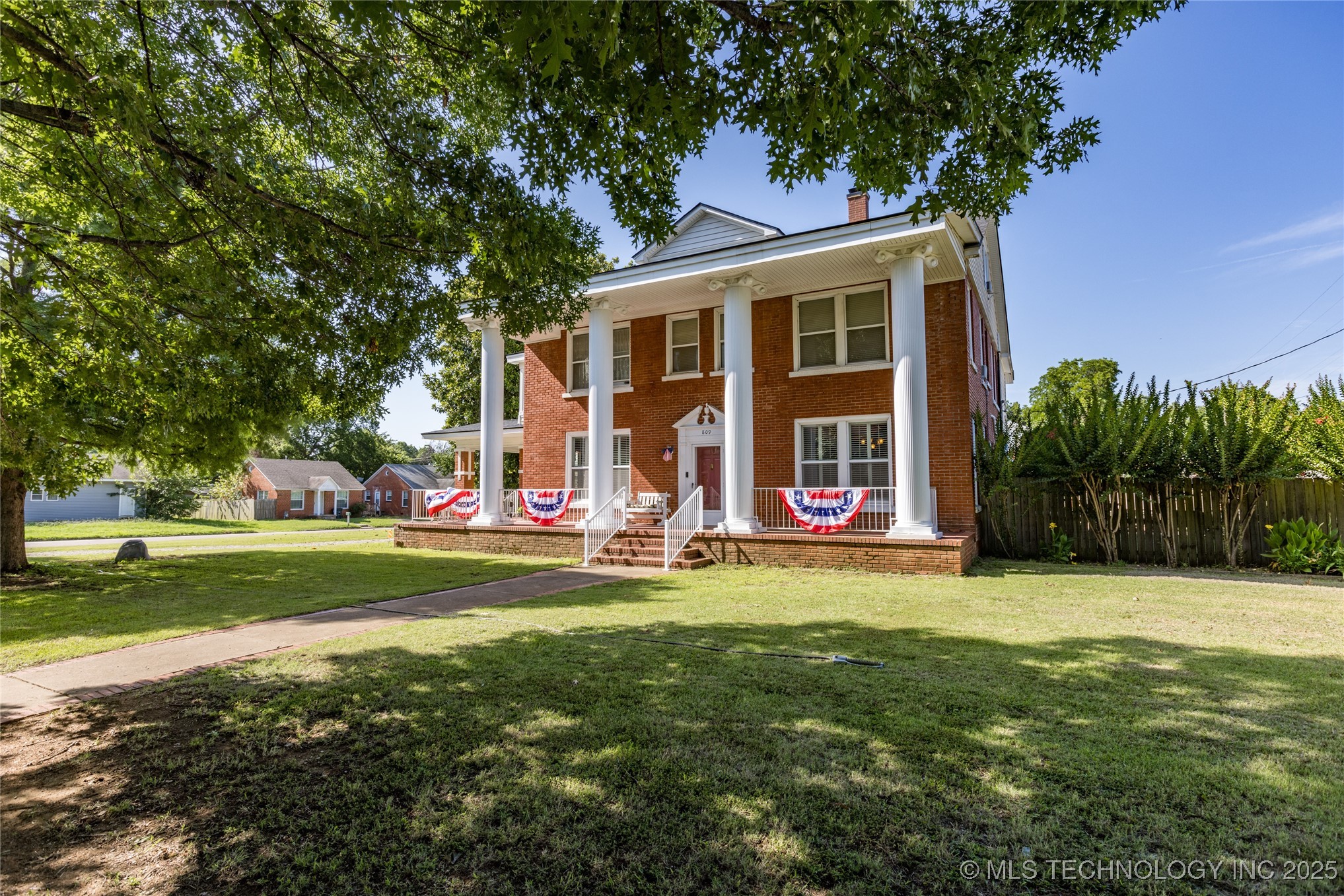 809 W Elm Street