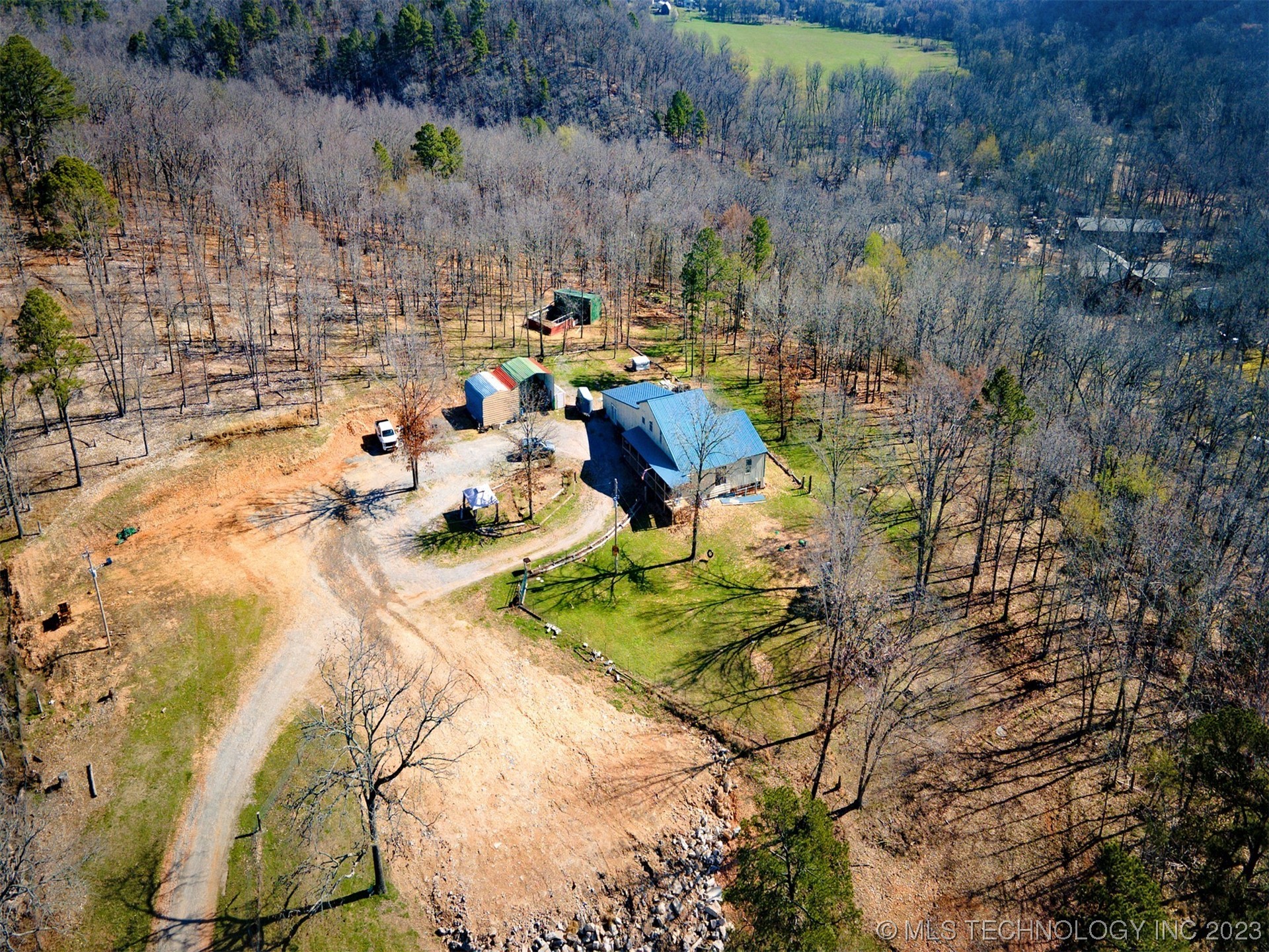 Photo 2 of 50 of 13901 N Pumpkin Hollow Road house