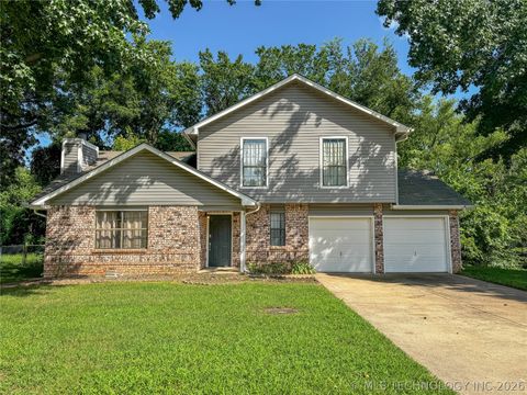 Photo of 5405 S Lions Avenue, Broken Arrow, OK 74011 (MLS # 2615240)