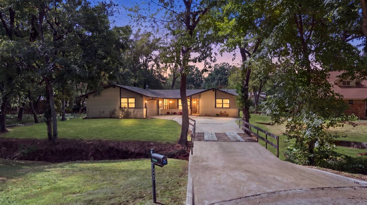 Photo 1 of 54 — 520 Ridgewood Drive, Pryor, OK 74361