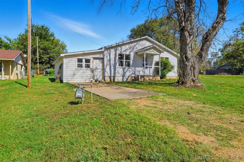 103 W 20th Street Tishomingo OK 73460
