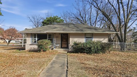 Photo of 4905 S Columbia Avenue, Tulsa, OK 74105 (MLS # 2604197)