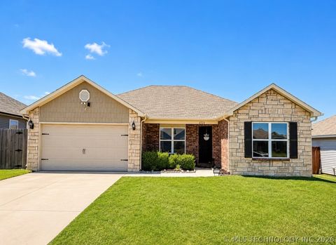 Photo of 3720 S 150th EastAvenue, Tulsa, OK 74134 (MLS # 2617131)