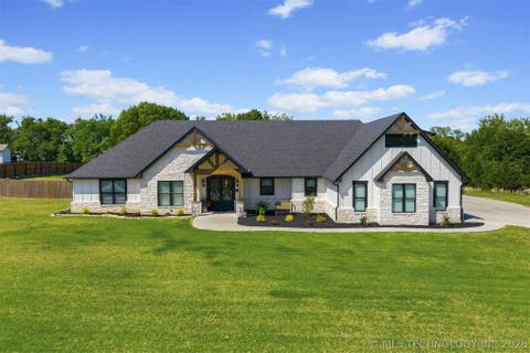 Photo of 17140 County Road 1524, Ada, OK 74820 (MLS # 2616057)