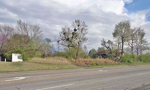 Photo of 4901 S Muskogee Avenue, Tahlequah, OK 74464 (MLS # 2540829)