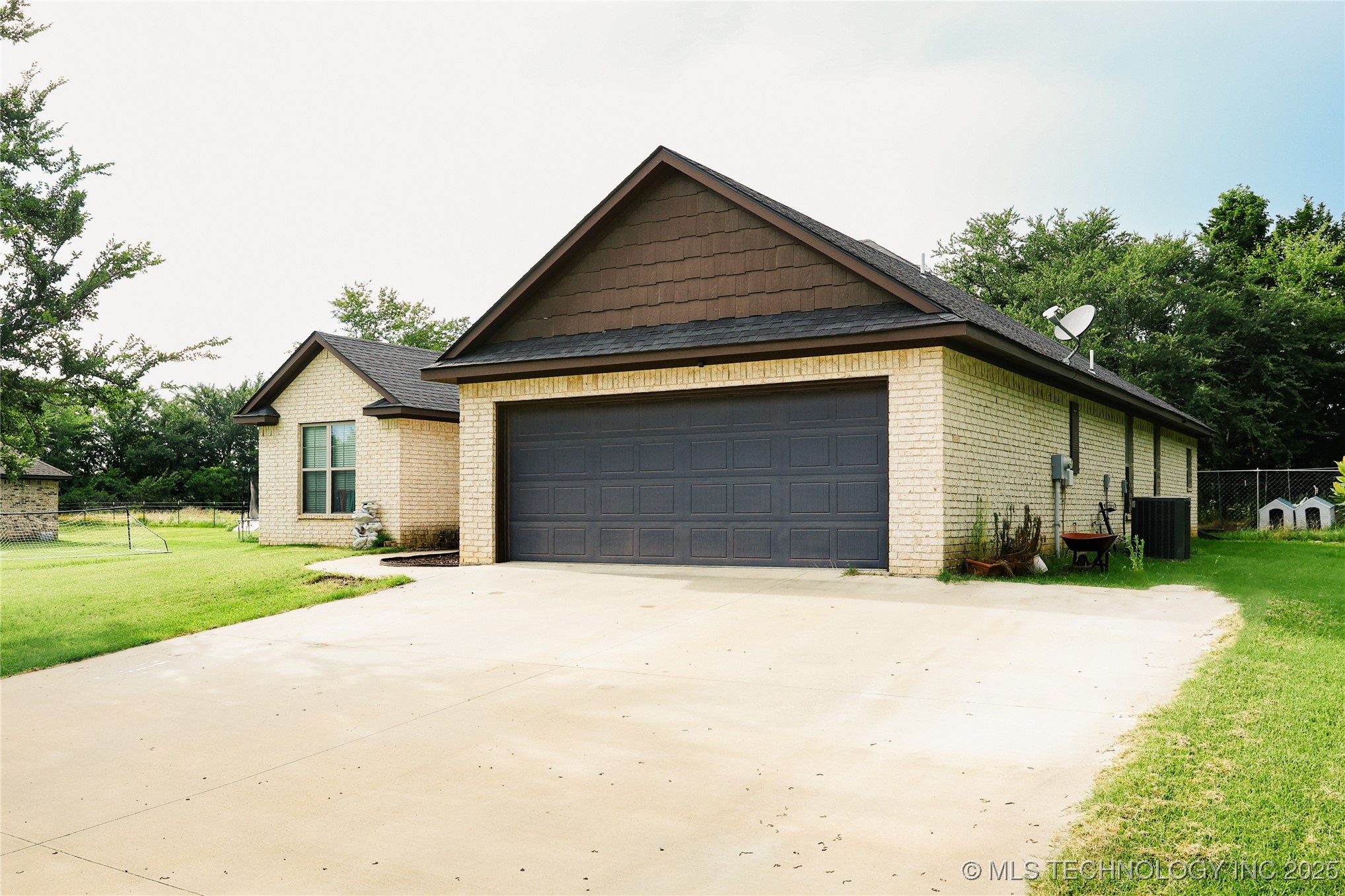 350 Edgewood Circle