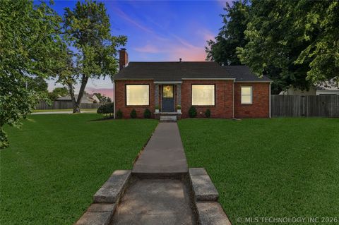 Photo of 2303 S Delaware Court, Tulsa, OK 74114 (MLS # 2624740)