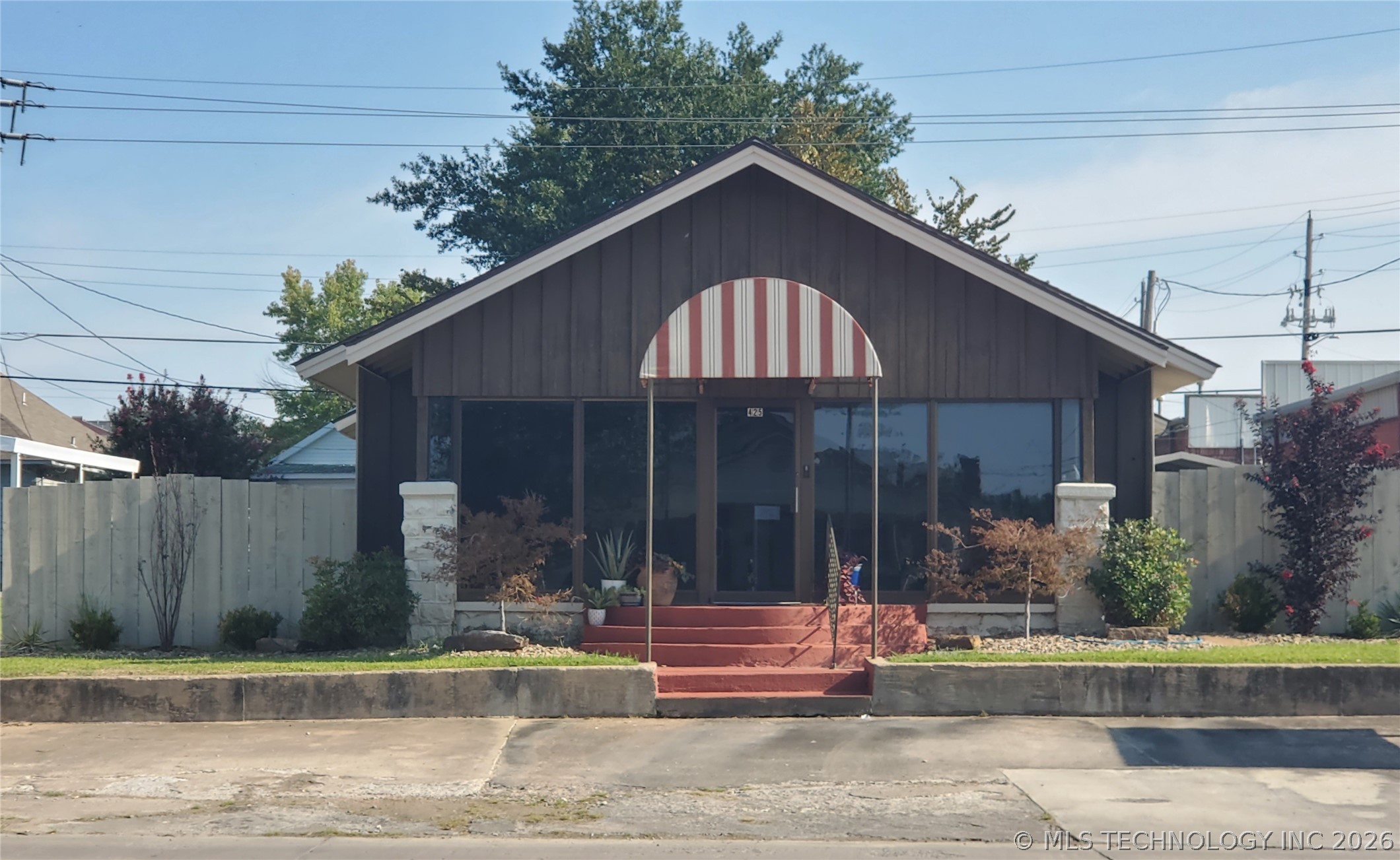 Photo 1 of 9 — 425 E Wyandotte, McAlester, OK 74501