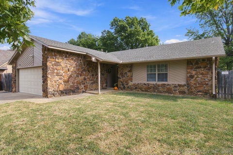 Photo of 9611 N 107th EastPlace, Owasso, OK 74055 (MLS # 2635817)