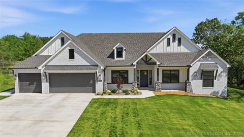 Photo of 2722 Highlands Place, Sapulpa, OK 74066 (MLS # 2616023)
