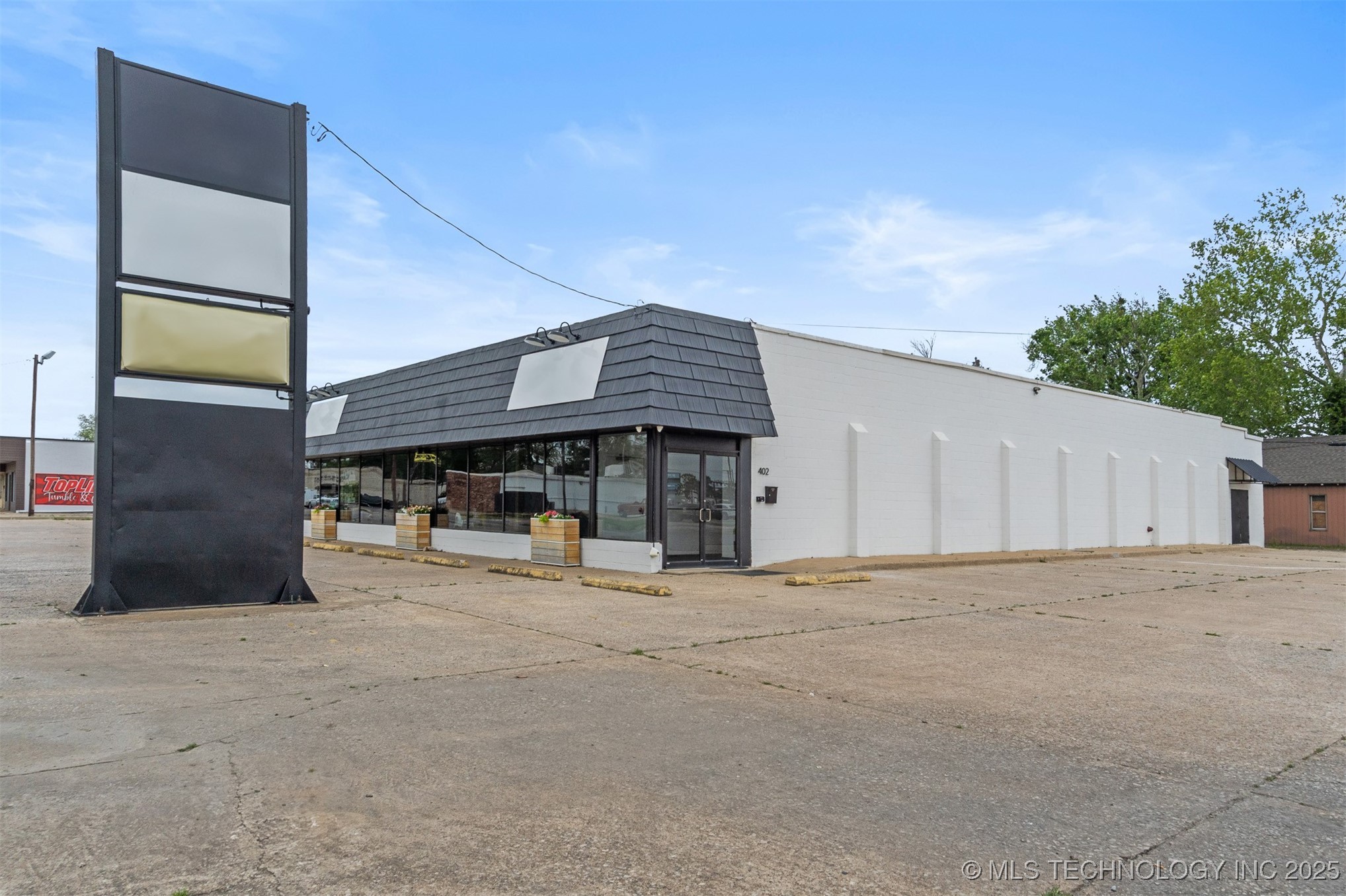 402 N 1st
