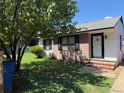 Photo of 1620 N Lewis Place, Tulsa, OK 74110 (MLS # 2624792)