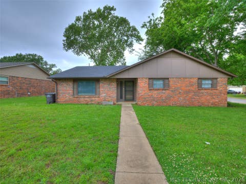 Photo of 1201 Guinn Lane, Bartlesville, OK 74006 (MLS # 2622640)
