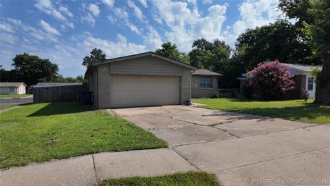 Photo of 12505 E 19th Street, Tulsa, OK 74128 (MLS # 2624819)