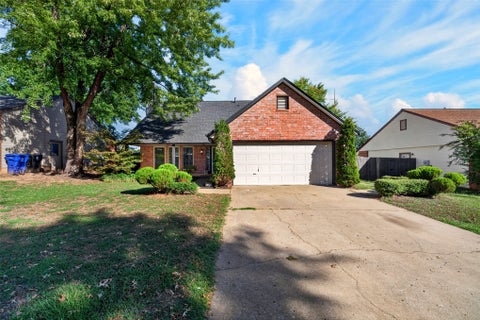Photo of 1816 W Gulfport Street, Broken Arrow, OK 74011 (MLS # 2636781)