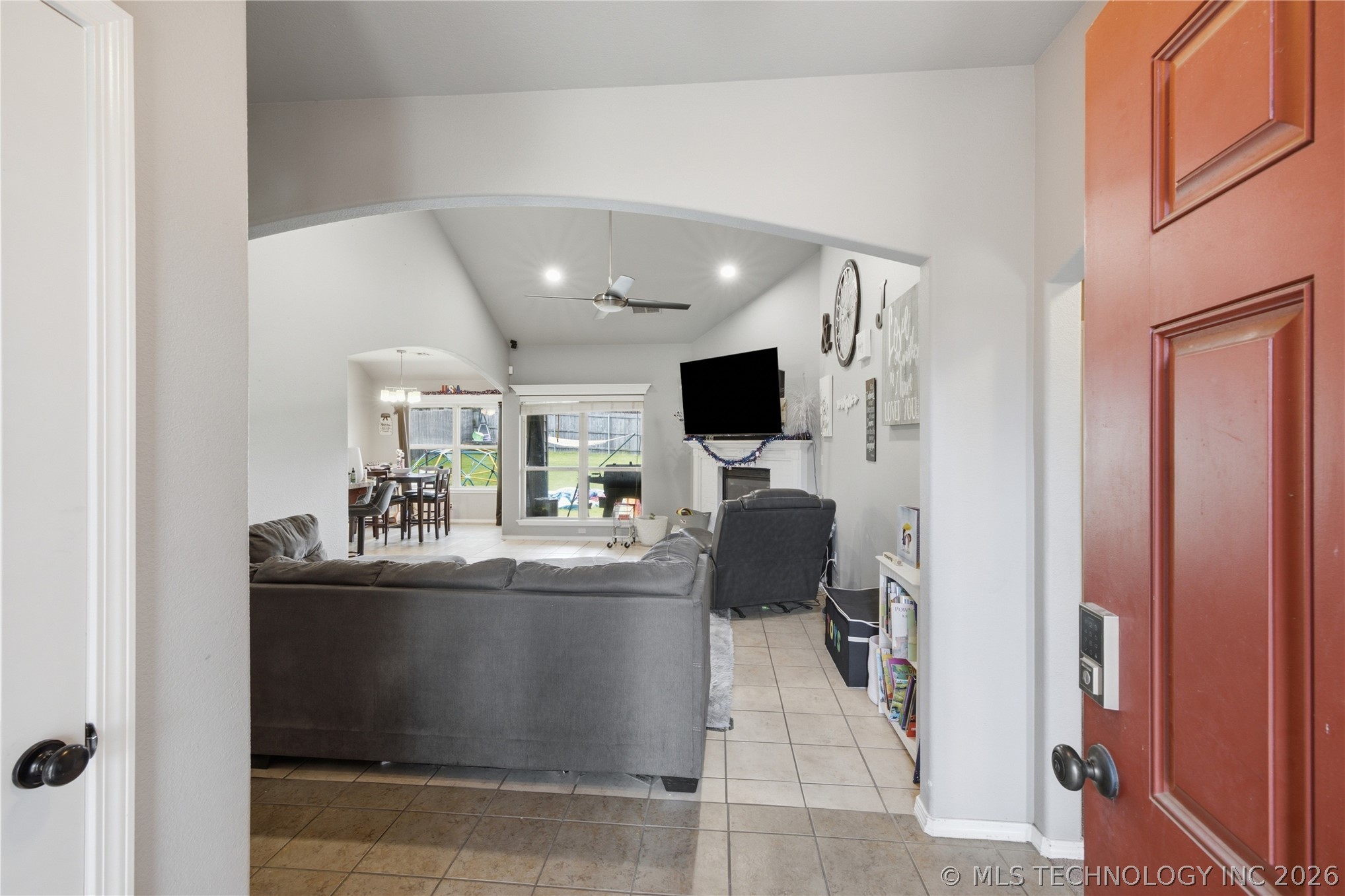 2716 W Pensacola Street - Photo 4