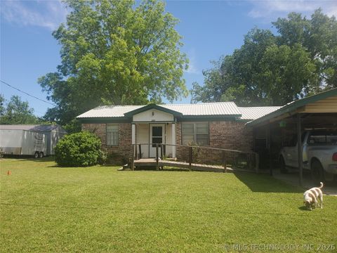 Photo of 204 Curtis, Calera, OK 74730 (MLS # 2616793)