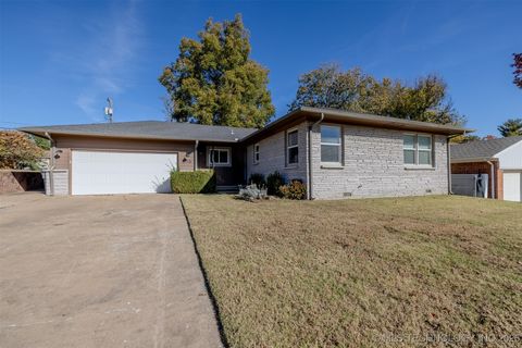 Photo of 3715 E 39th Street, Tulsa, OK 74135 (MLS # 2547026)