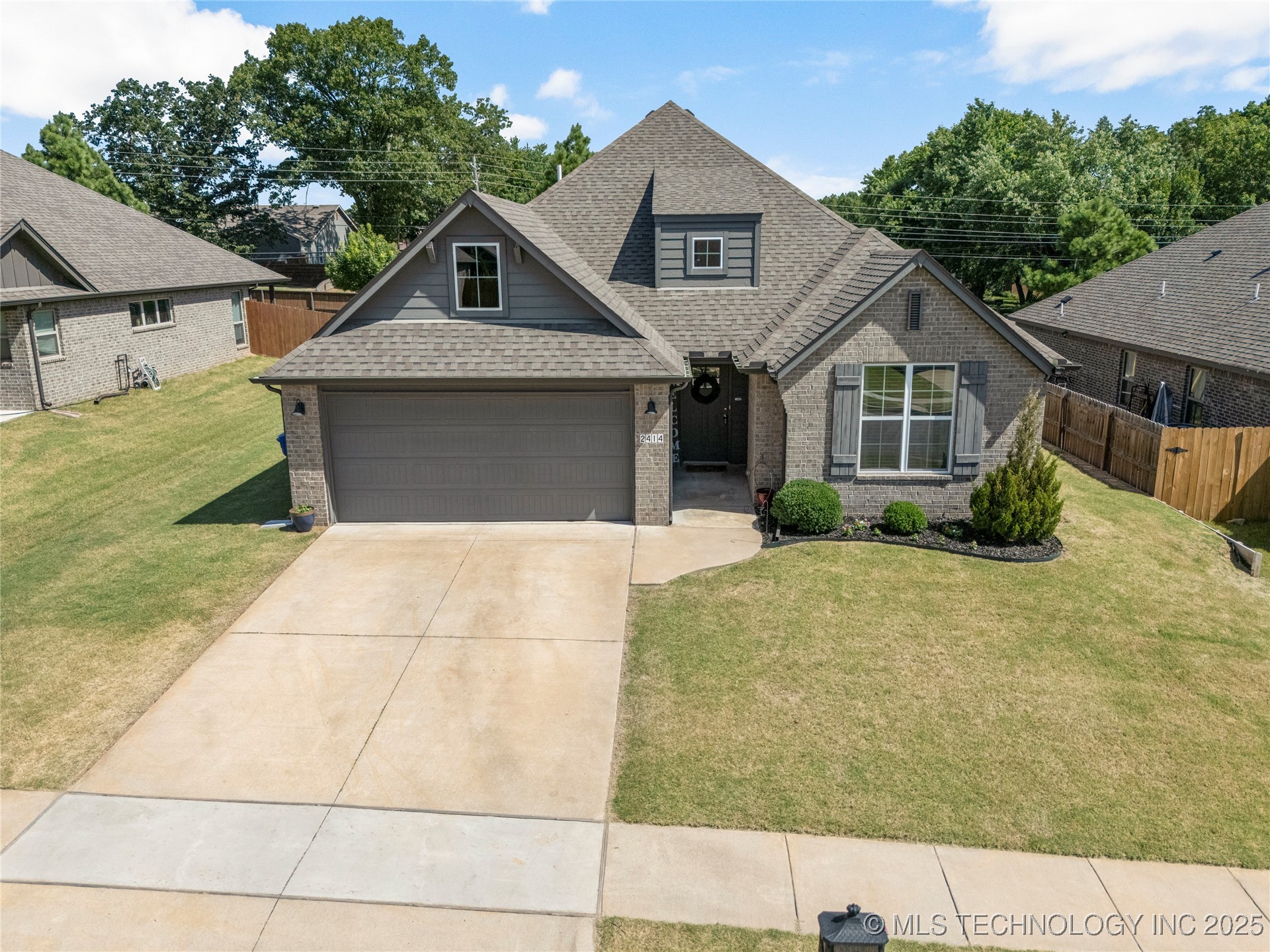 2414 W Kingsport Court